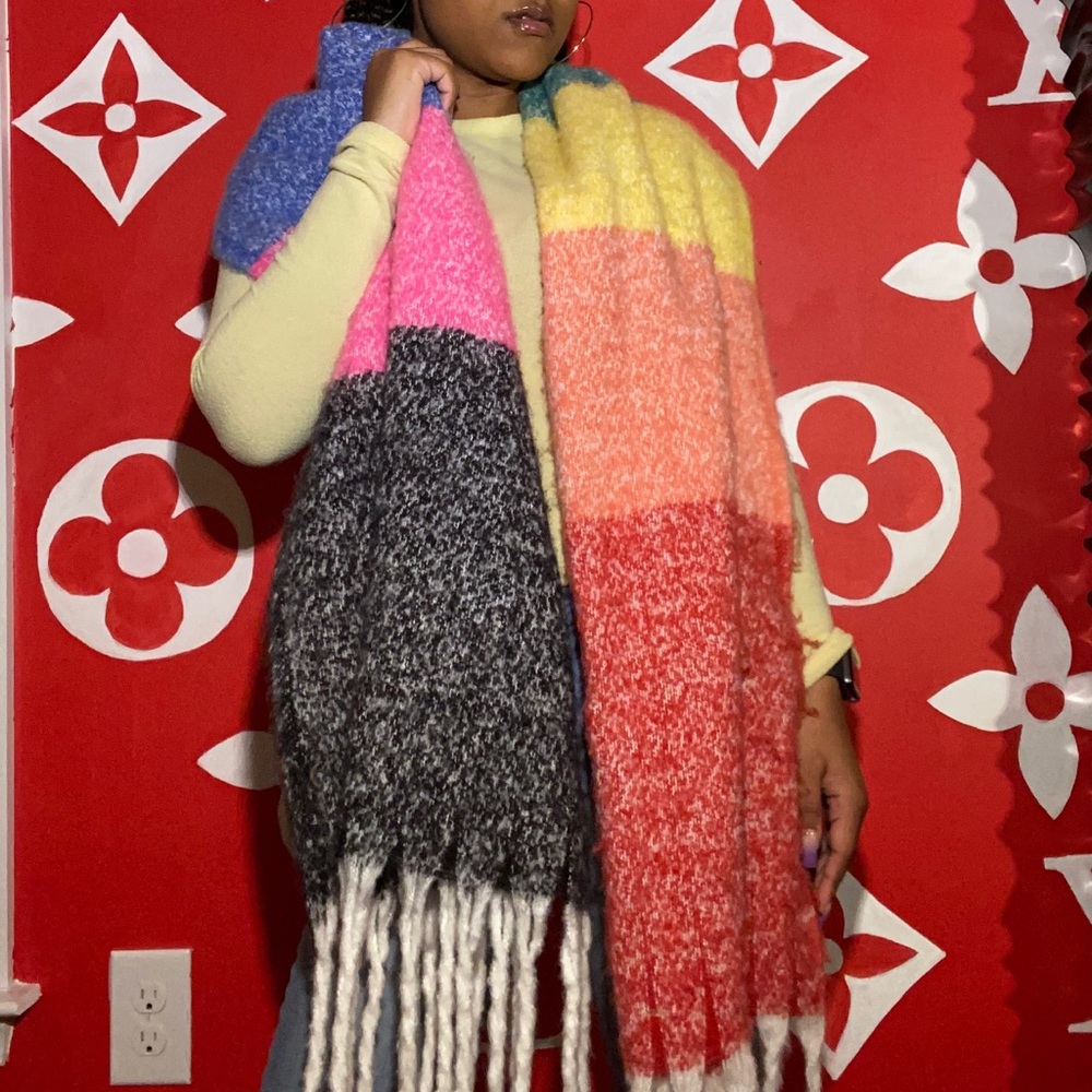Multicolored scarf